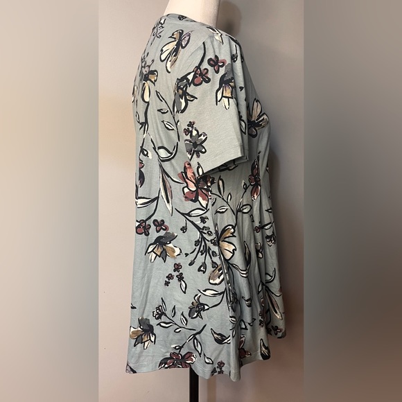 NWOT LOGO Floral Print Tunic! - Picture 2 of 9